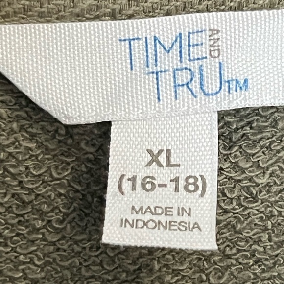 Time and Tru Women's Print Sweatshirt - Green & Black- Size XL (16-18) - Picture 3 of 4